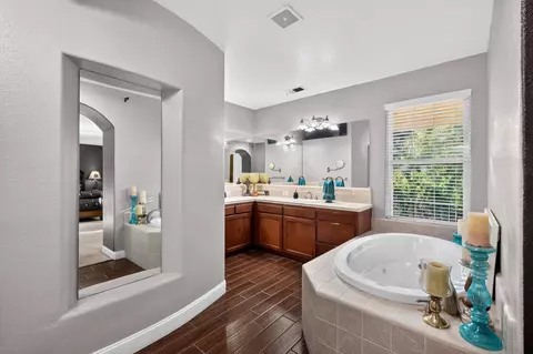 Bath - 1720 N Filbert Ave, Clovis, CA 93619 photo 5 of 6