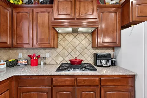 Kitchen - 1720 N Filbert Ave, Clovis, CA 93619 photo 3 of 5