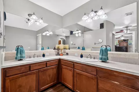 Bath - 1720 N Filbert Ave, Clovis, CA 93619 photo 3 of 6