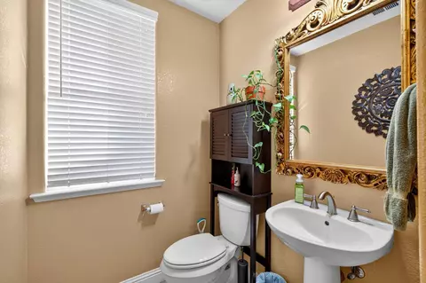 Bath - 1720 N Filbert Ave, Clovis, CA 93619 photo 2 of 6