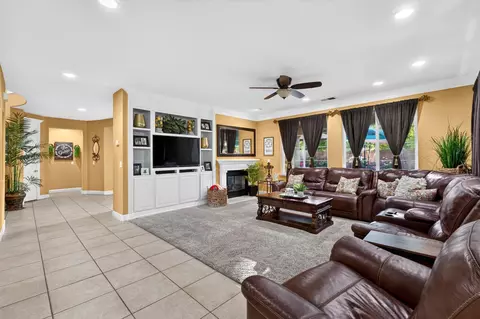 Entry Way - 1720 N Filbert Ave, Clovis, CA 93619 photo 3 of 7