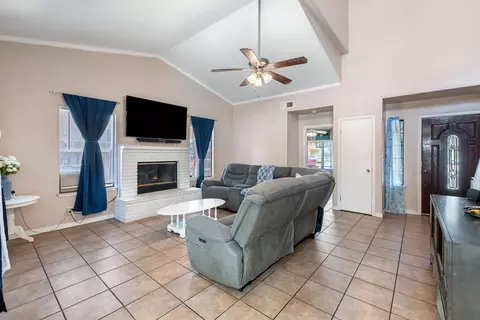 809 Alpha St, Tulare, CA 93274 photo 9