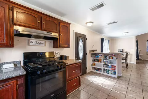 809 Alpha St, Tulare, CA 93274 photo 15