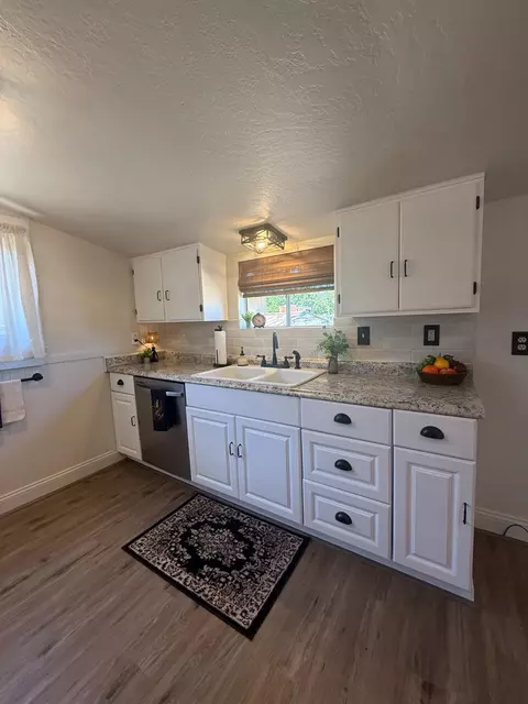954 S 1st St, Kerman, CA 93630 photo 15