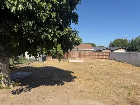 954 S 1st St, Kerman, CA 93630 photo 17