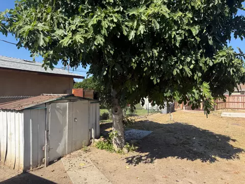 954 S 1st St, Kerman, CA 93630 photo 18