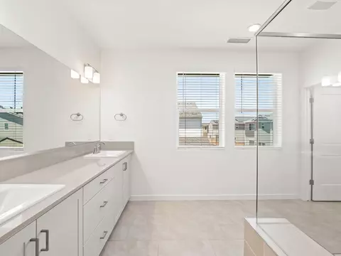 Bath - 4071 Braden Rd, Madera, CA 93636 photo 2 of 6