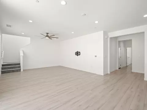 Living - 4071 Braden Rd, Madera, CA 93636 photo 2 of 4