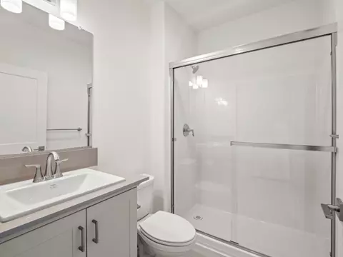 Bath - 4071 Braden Rd, Madera, CA 93636 photo 1 of 6