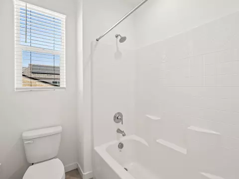 Bath - 4071 Braden Rd, Madera, CA 93636 photo 6 of 6