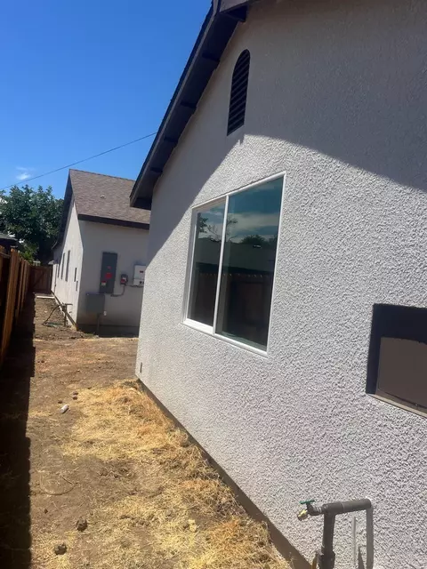 Exterior - 929 W 6th St #2, Merced, CA 95341 photo 4 of 5