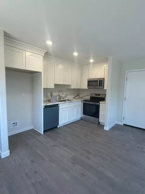 Kitchen - 929 W 6th St #2, Merced, CA 95341 photo 1 of 2