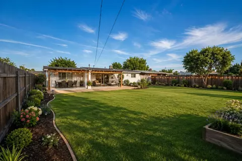 Exterior - 332 W Spring Ln, Lemoore, CA 93245 photo 3 of 3