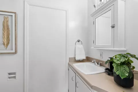 Bath - 445 E Princeton Ave, Fresno, CA 93704 photo 1 of 5