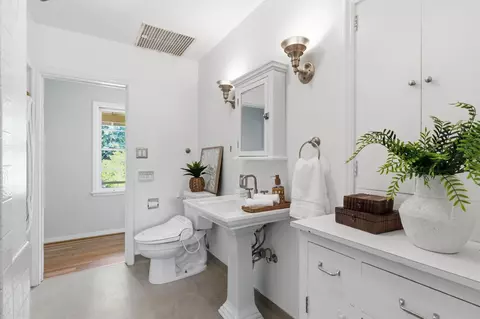 Bath - 445 E Princeton Ave, Fresno, CA 93704 photo 4 of 5