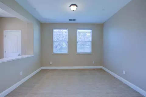 Living - 485 Windmill Ct, Atwater, CA 95301 photo 2 of 8