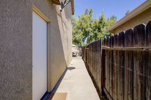 Entry Way - 485 Windmill Ct, Atwater, CA 95301 photo 6 of 6