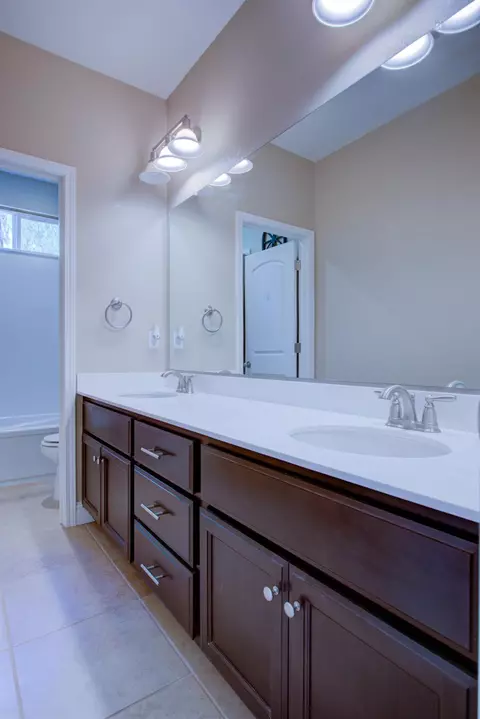 Bath - 485 Windmill Ct, Atwater, CA 95301 photo 2 of 3