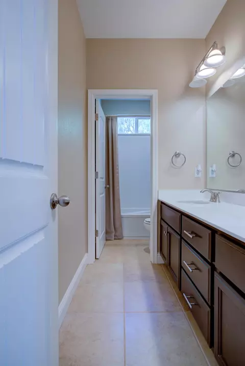 Bath - 485 Windmill Ct, Atwater, CA 95301 photo 3 of 3