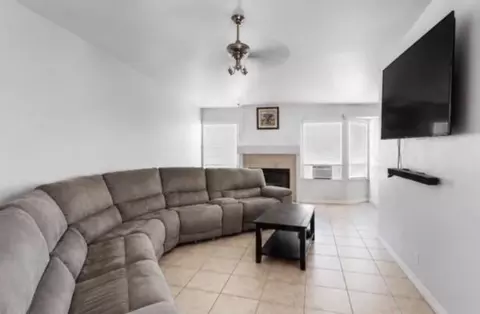 2596 Walnut St, Selma, CA 93662 photo 2