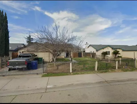 2596 Walnut St, Selma, CA 93662 photo 1