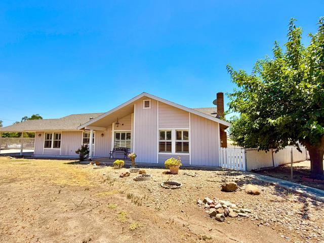 141 W Reid Ave, Porterville, CA 93257