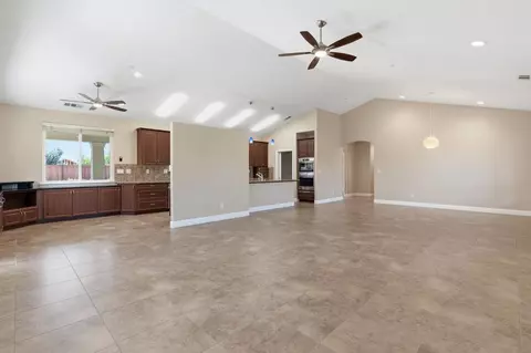 2038 Austin Ave, Clovis, CA 93611 photo 4