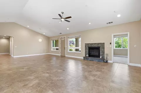 2038 Austin Ave, Clovis, CA 93611 photo 9