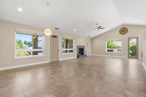 2038 Austin Ave, Clovis, CA 93611 photo 8