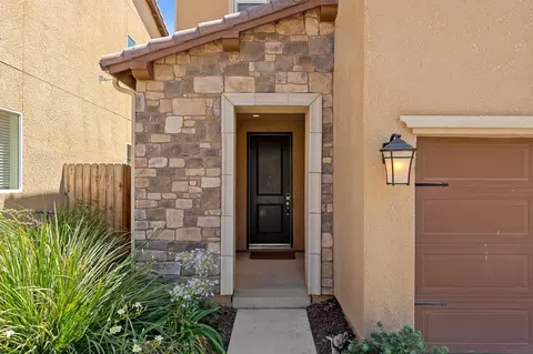 972 Winchell Way W, Madera, CA 93636 photo 2
