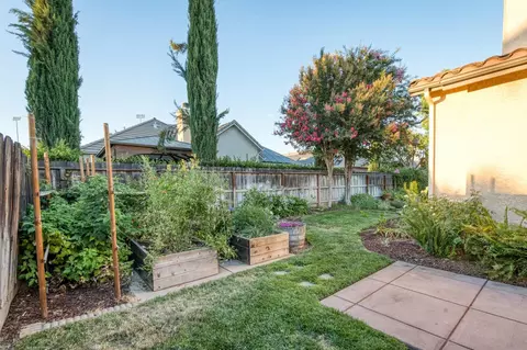 Exterior - 73 W Houston Ave, Clovis, CA 93611 photo 5 of 9