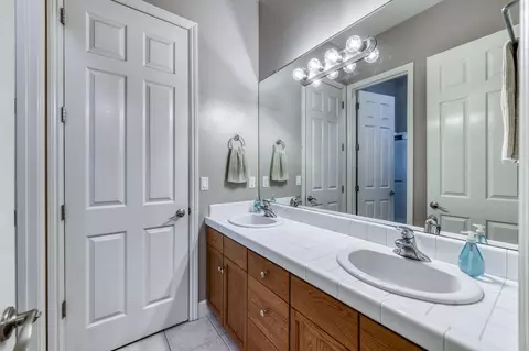 Bath - 73 W Houston Ave, Clovis, CA 93611 photo 3 of 7