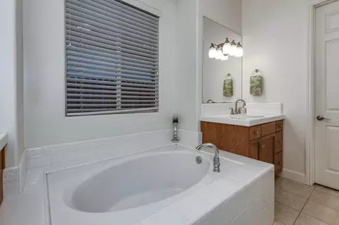 Bath - 73 W Houston Ave, Clovis, CA 93611 photo 7 of 7