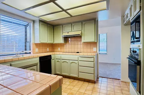 Kitchen - 2042 Sample Ave, Clovis, CA 93611 photo 1 of 4