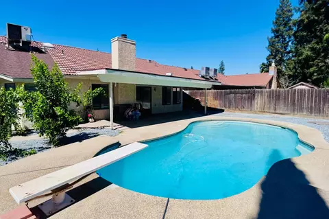 Exterior - 2042 Sample Ave, Clovis, CA 93611 photo 5 of 7
