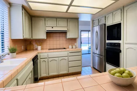 Kitchen - 2042 Sample Ave, Clovis, CA 93611 photo 4 of 4