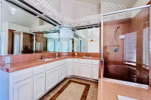 Bath - 2042 Sample Ave, Clovis, CA 93611 photo 2 of 5