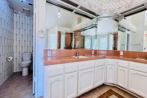 Bath - 2042 Sample Ave, Clovis, CA 93611 photo 4 of 5