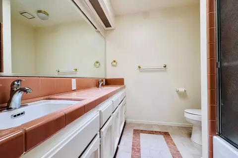 Bath - 2042 Sample Ave, Clovis, CA 93611 photo 5 of 5