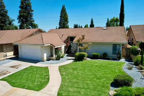 2042 Sample Ave, Clovis, CA 93611