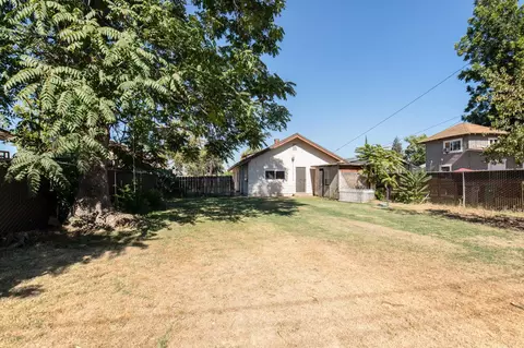 Exterior - 1107 O St, Sanger, CA 93657 photo 5 of 6