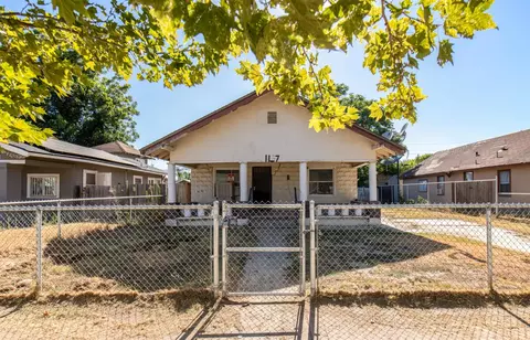 Exterior - 1107 O St, Sanger, CA 93657 photo 1 of 6