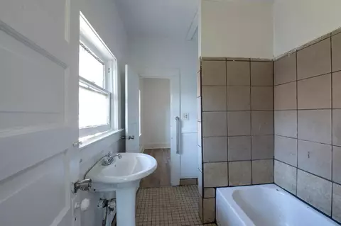 Bath - 1107 O St, Sanger, CA 93657 photo 1 of 1