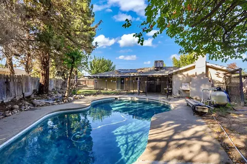 Exterior - 543 Autumn Ct, Madera, CA 93637 photo 10 of 14