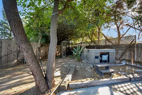 Exterior - 543 Autumn Ct, Madera, CA 93637 photo 12 of 14