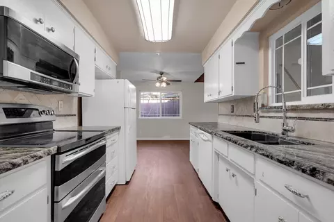 Kitchen - 543 Autumn Ct, Madera, CA 93637 photo 2 of 2