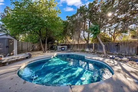 Exterior - 543 Autumn Ct, Madera, CA 93637 photo 9 of 14