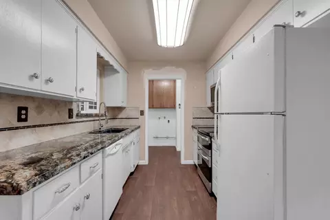Kitchen - 543 Autumn Ct, Madera, CA 93637 photo 1 of 2