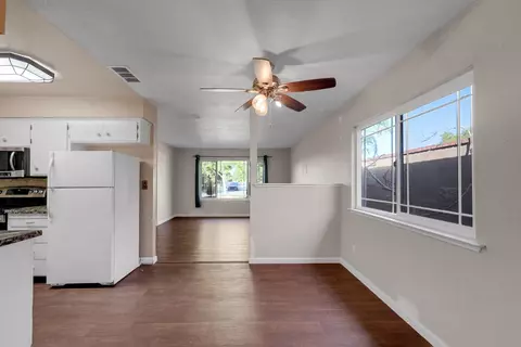 Living - 543 Autumn Ct, Madera, CA 93637 photo 3 of 6