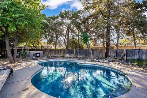 Exterior - 543 Autumn Ct, Madera, CA 93637 photo 11 of 14